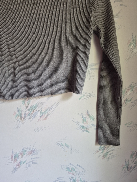 Brandy Melville Gray Ribbe Knit Cropped Sweater Long Sleeve - Picture 4 of 10